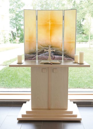 06_Altar-M-DreiKreuze-600